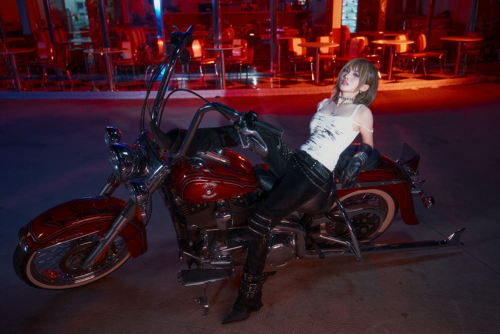 Musician Tu Dua's daughter - LEXXI surprises with a sexy style in her debut EP. Photo: Character provided