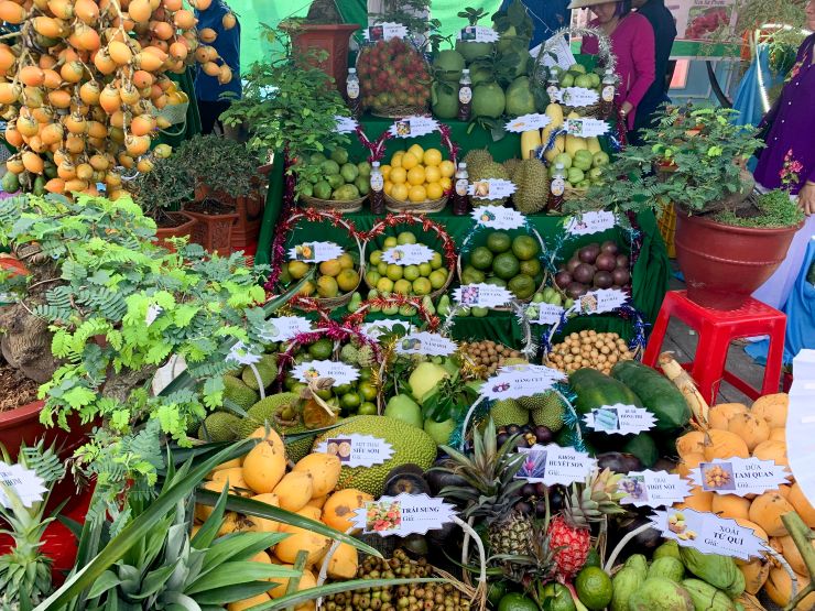 The delicious fruit contest is a highlight at the River and Water Garden Festival in My Phuoc islet. Photo: Phuong Anh
