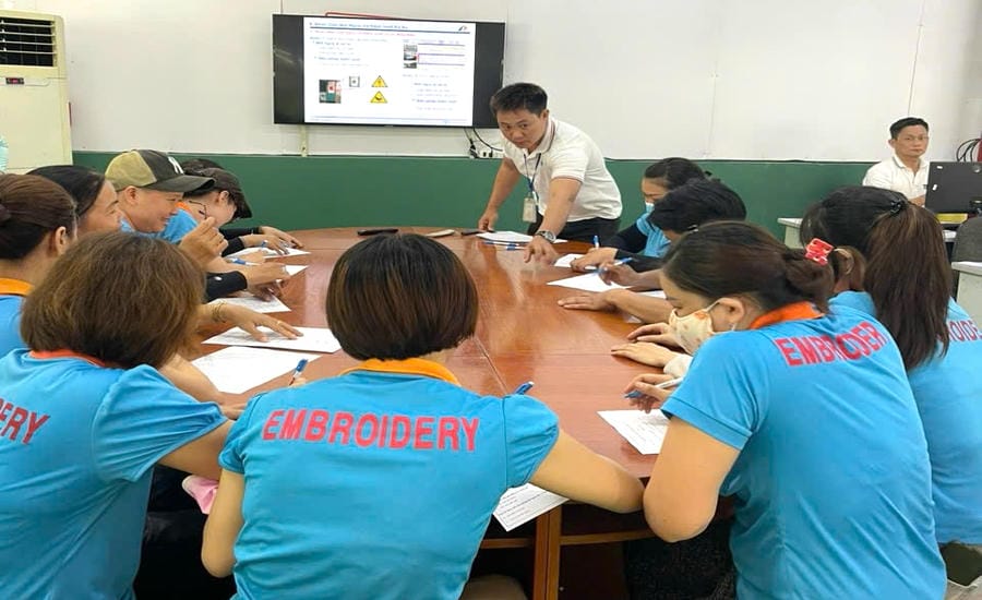 Các lớp học nâng cao trình độ, văn hóa được tổ chức thường xuyên tại Công ty CP TKG Taekwang Vina (Đồng Nai). Ảnh: HAC