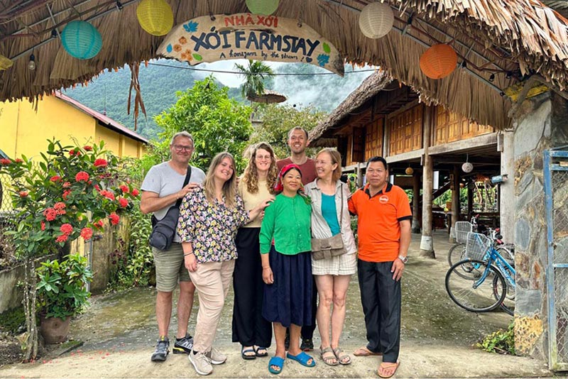 Los turistas extranjeros están muy emocionados de experimentar las actividades en Farmstay. Foto: Personaje proporcionado