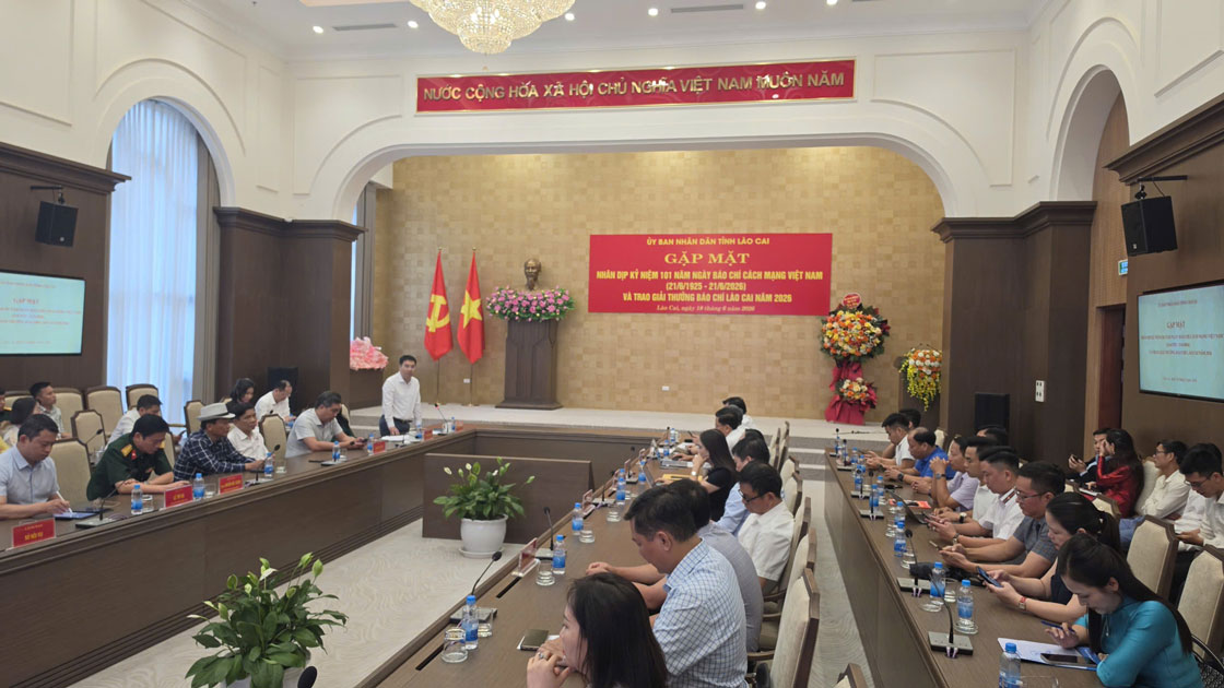 UBND tỉnh Lào Cai tổ chức gặp mặt nhân dịp kỷ niệm 101 năm ngày Báo chí Cách mạng Việt Nam. Ảnh: Long Nguyễn