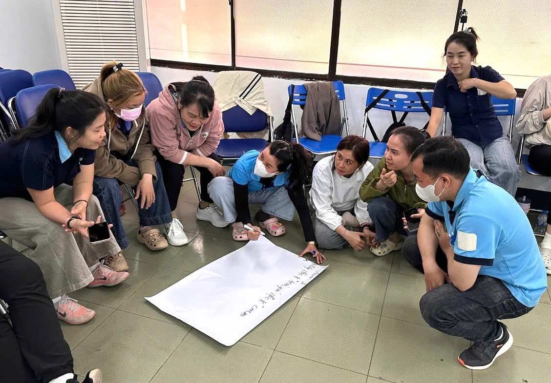 Trade unions in Dong Nai City organize classes to improve the qualifications of workers. Photo: HAC