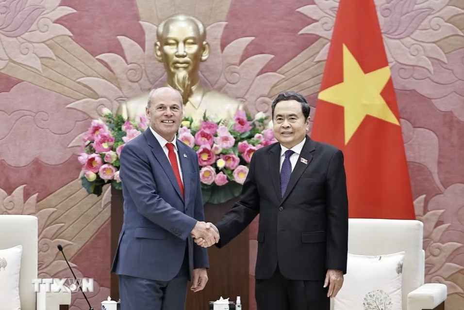 Politburo Member, National Assembly Chairman Tran Thanh Man receives Canadian Ambassador to Vietnam Jim Nickel. Photo: VNA