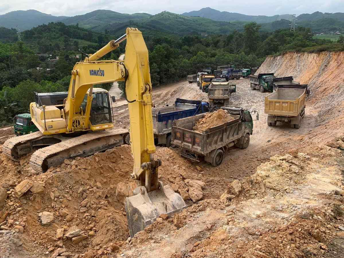 Nghe An Department of Agriculture and Environment guides localities to utilize on-site materials to serve projects in the area. Photo: Ngoc Anh