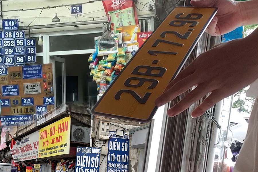 License plate dealers only know how to make fake license plates, avoiding fines in the Capital