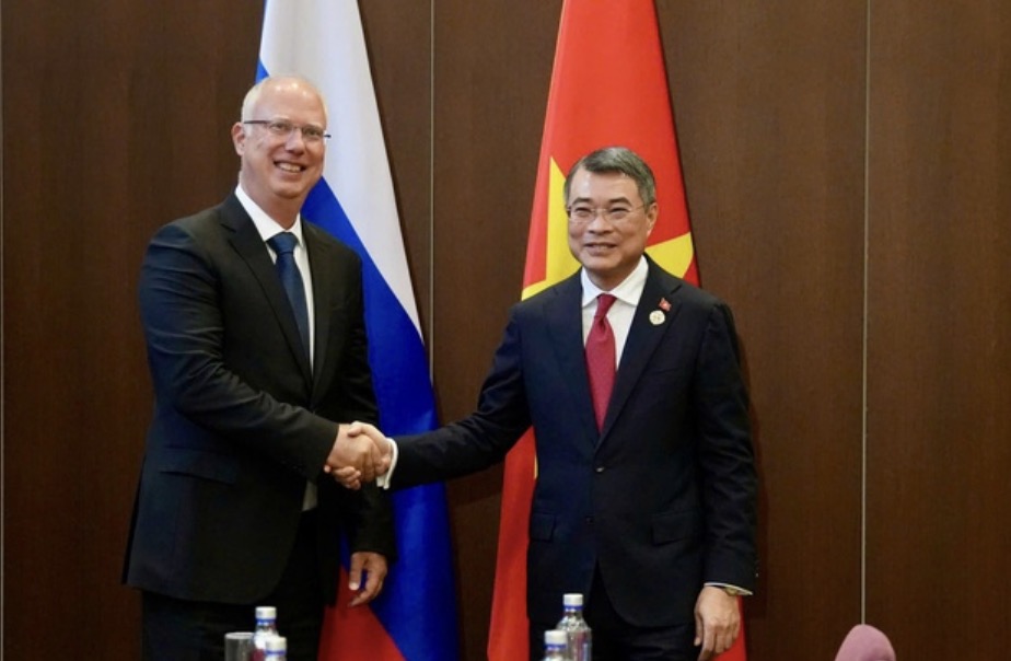 Politburo member, Prime Minister Le Minh Hung receives General Director of Russian Direct Investment Fund Kirill Dmitriev. Photo: VGP