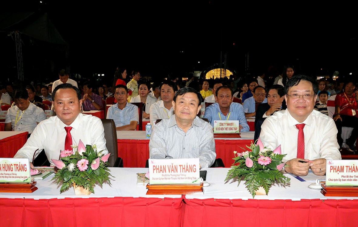 Lễ hội Sen Đồng Tháp đón nhận sự hiện diện lãnh đạo, nhân dân trong và ngoài tỉnh đến sự. Ảnh: Ban tổ chức