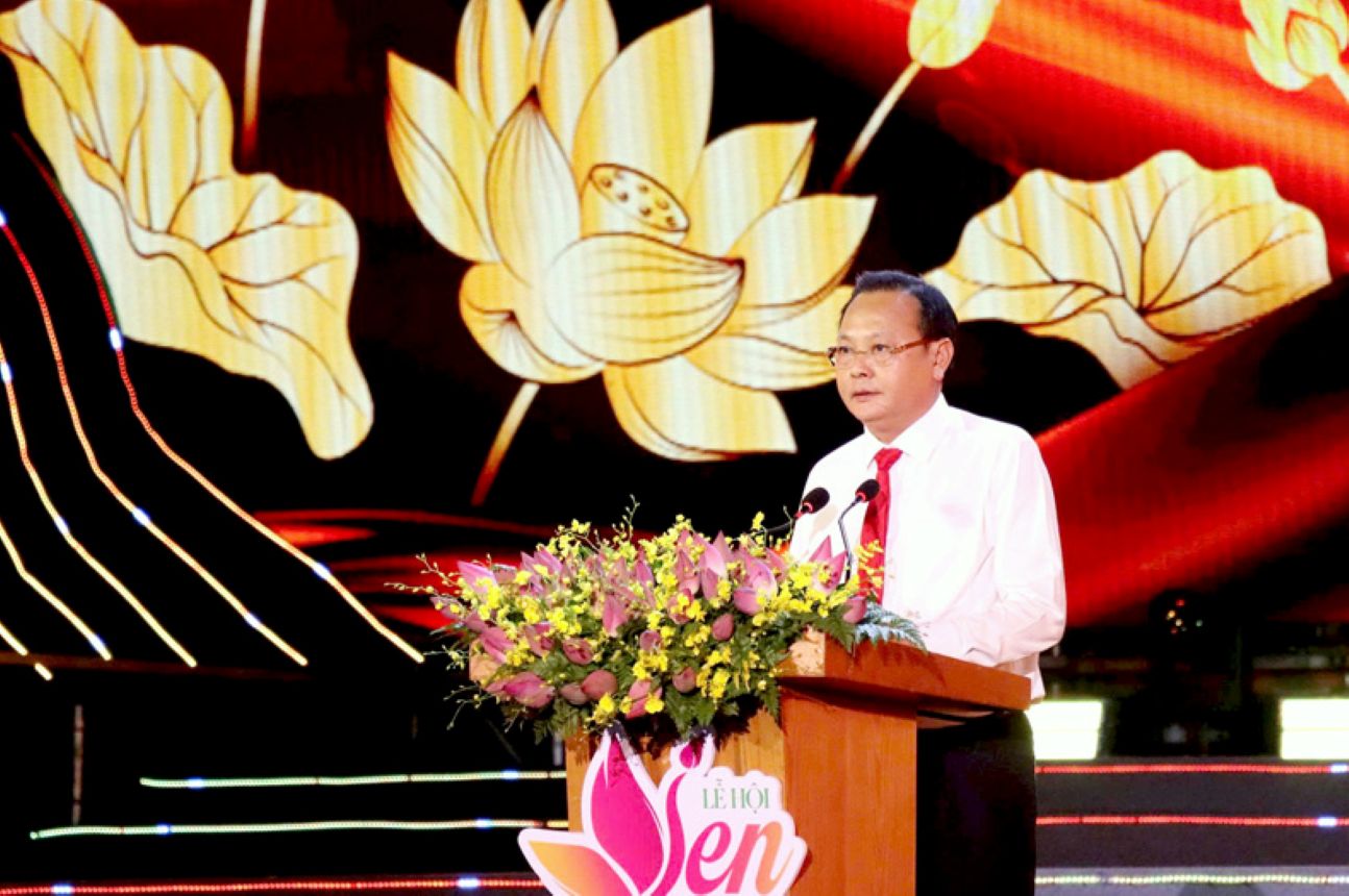 Ông Nguyễn Hùng Tráng, Bí thư Đảng ủy, Chủ tịch HĐND phường Cao Lãnh phát biểu khai mạc lễ hội