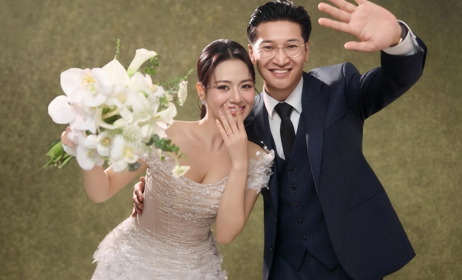 Viet Hoa has a happy marriage with her husband of the same age. Photo: NVCC