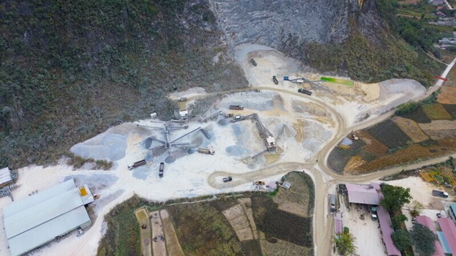 Une série de carrières de pierre et de carrières de matériaux de construction sont soumises à un contrôle. Photo: Khánh Linh