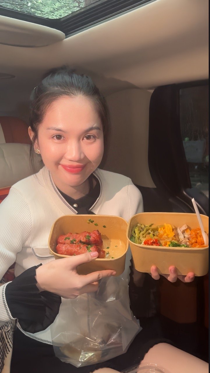 Ngọc Trinh không ít lần bày tỏ sự yếu thích dành cho cơm tấm Tri Tôn.