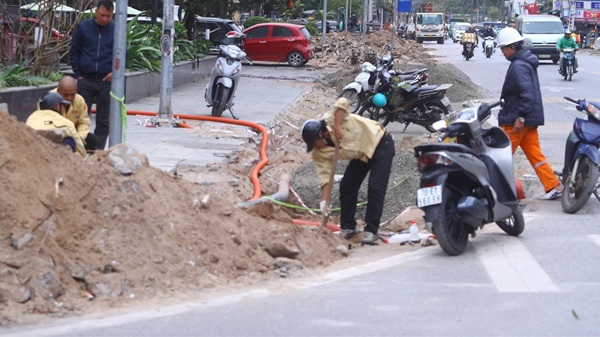 Mở rộng đường giảm ùn tắc giao thông. Ảnh: Lê Khánh