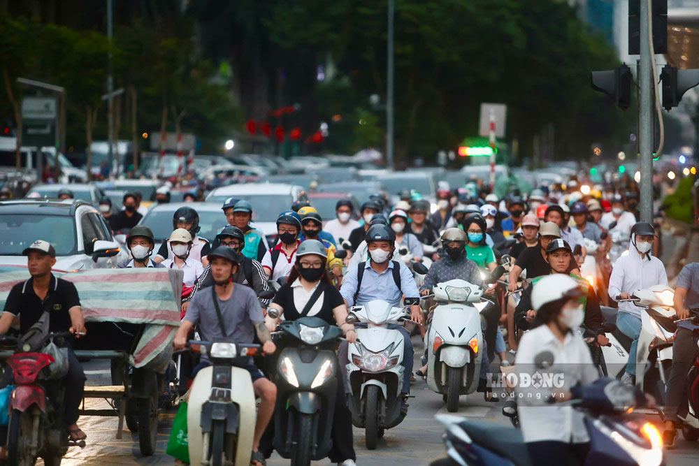 Hanoi handles 17 congestion points, switching to route-based regulation. Photo: Duong Anh