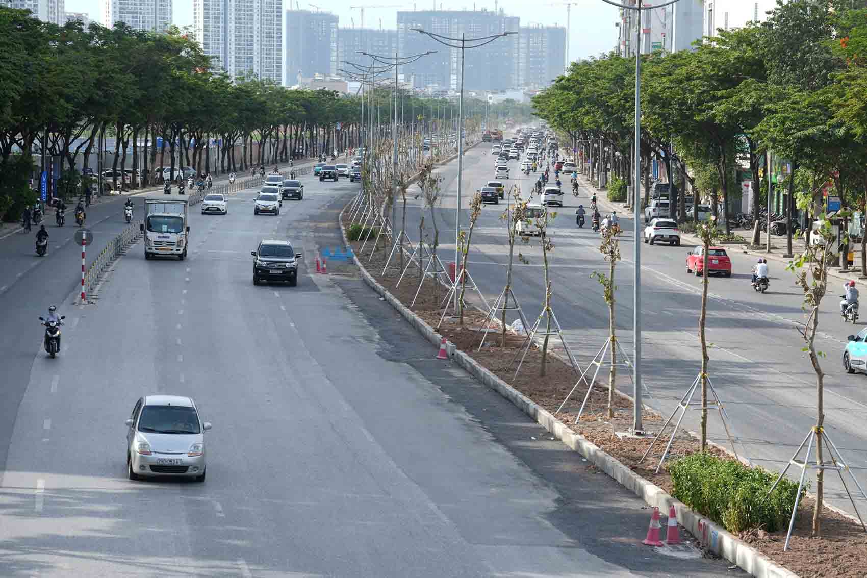 The current condition of Vo Chi Cong street is being restored to its road surface