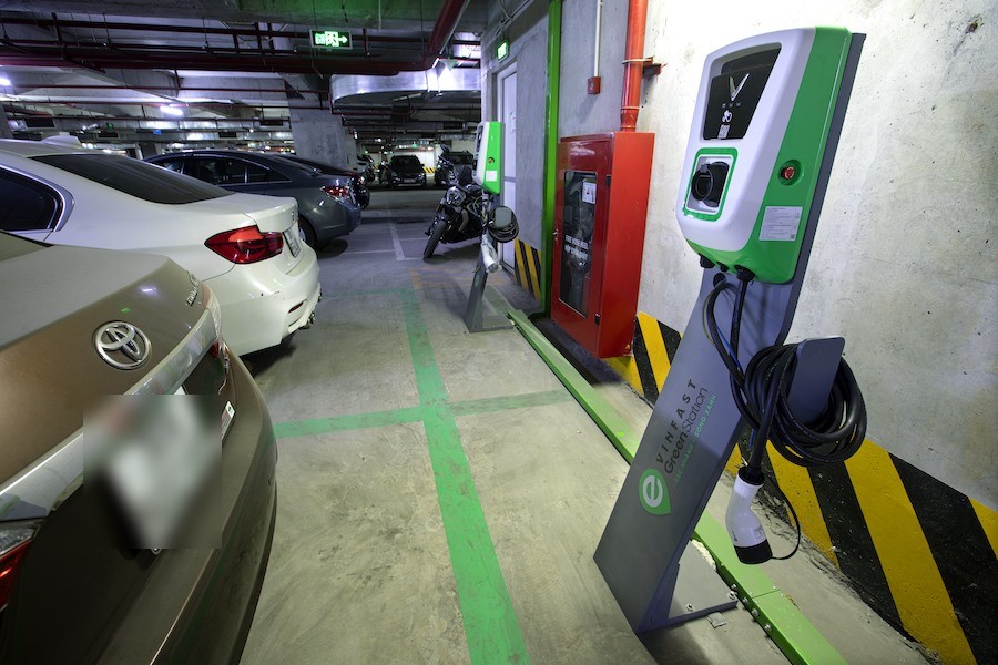 Electric vehicle charging stations in apartment buildings must meet many new technical requirements. Photo: Dieu An