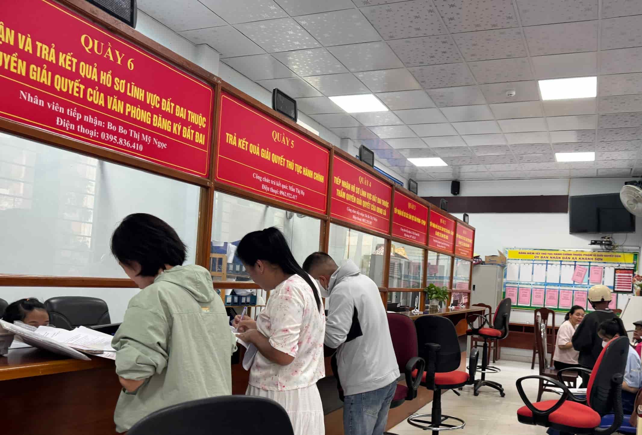 Khanh Hoa completes the arrangement and reorganization of residential units at the grassroots level, the whole province reduces 353 villages and residential groups. Photo: Huu Long