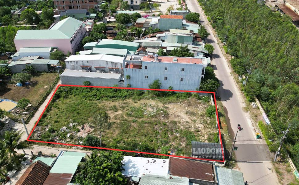 The 2,500m2 plot of land in Thanh Long village (Phuoc My commune, former Quy Nhon city, Binh Dinh; now Quy Nhon Tay ward, Gia Lai) is related to a land violation case. Photo: Hoai Phuong