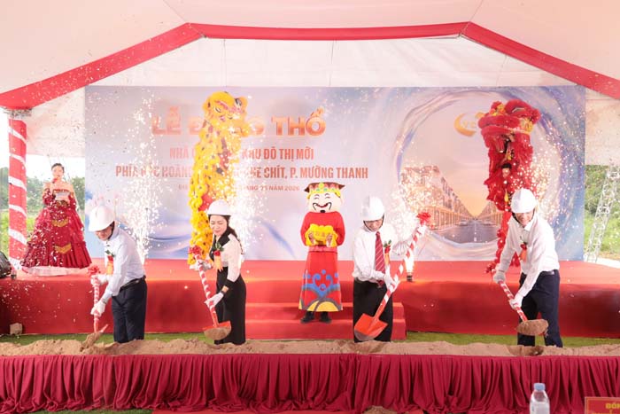 Delegates perform the groundbreaking ceremony for the social housing project. Photo: Lan Phuong