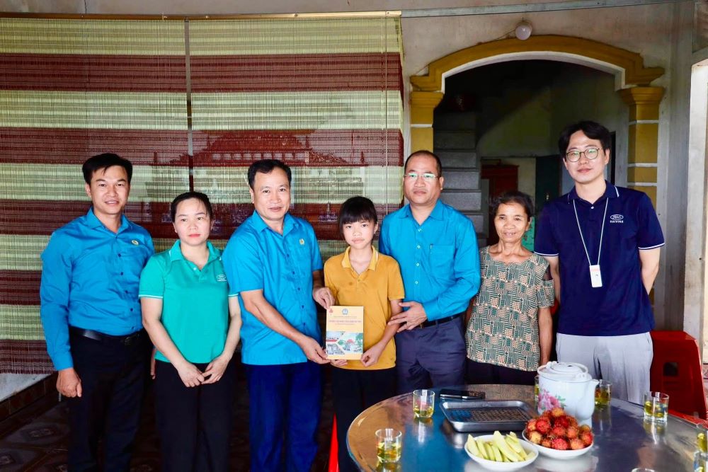 Quang Tri Labor Federation promotes the establishment of grassroots trade unions to improve the efficiency of caring for and protecting workers. Photo: Quang Tri Trade Union