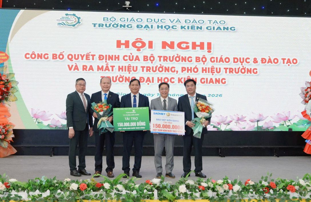 Tiếp nhận hỗ trợ từ các doanh nghiệp góp phần nâng cao điều kiện phục vụ công tác đào tạo, nghiên cứu và tổ chức các hoạt động học thuật trong giai đoạn phát triển mới. Ảnh: Trường Đại học Kiên Giang