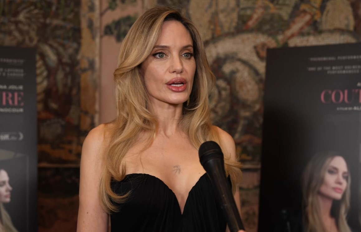 Angelina Jolie chuẩn bị tái xuất màn ảnh với bộ phim “Couture“. Ảnh cắt từ video