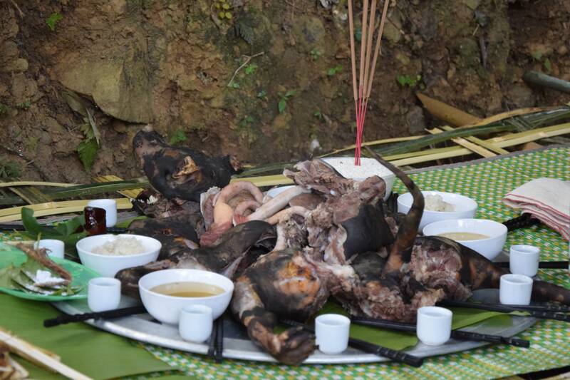 Lễ cúng rừng tại bản Ít, xã Mường La. Ảnh: Trường Sơn