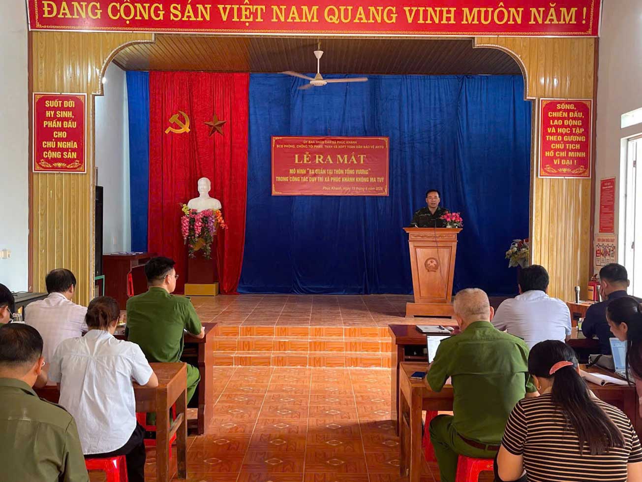 Lễ ra mắt mô hình “Ba quản tại thôn Tổng Vương” nhằm góp phần duy trì địa bàn không ma túy tại xã Phúc Khánh.