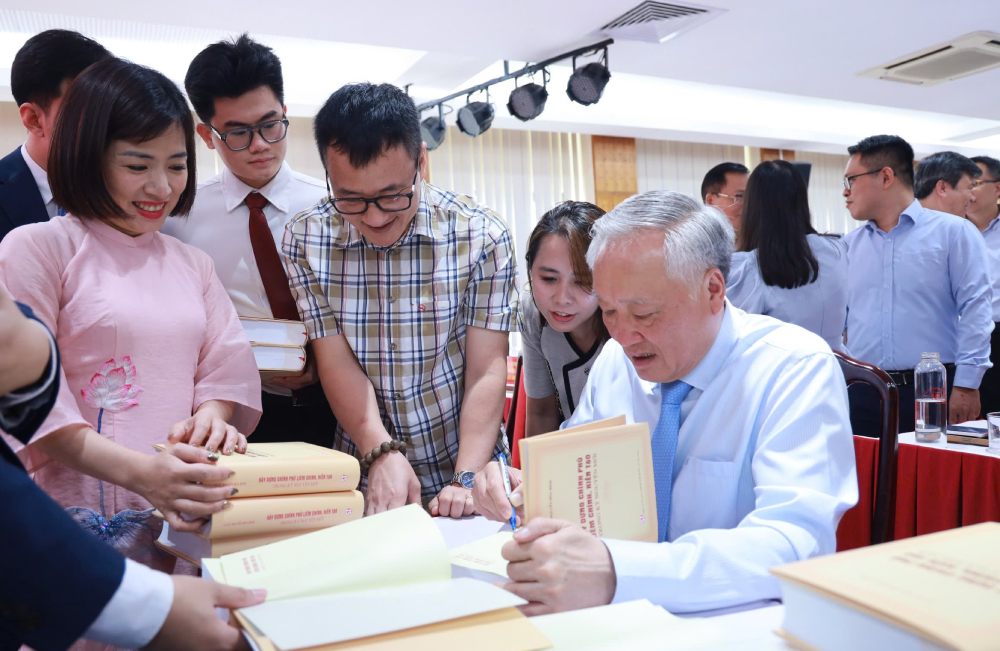 GS.TS Nguyễn Hòa Bình