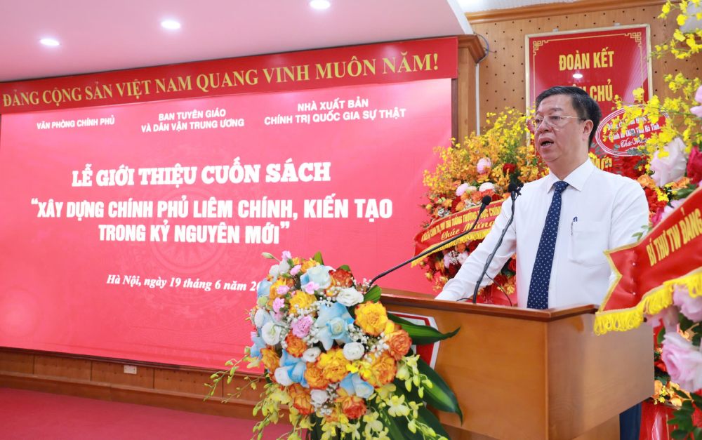 PGS.TS. Vũ Trọng Lâm, Giám đốc - Tổng Biên tập Nhà xuất bản Chính trị quốc gia Sự thật. Ảnh: Ái Vân