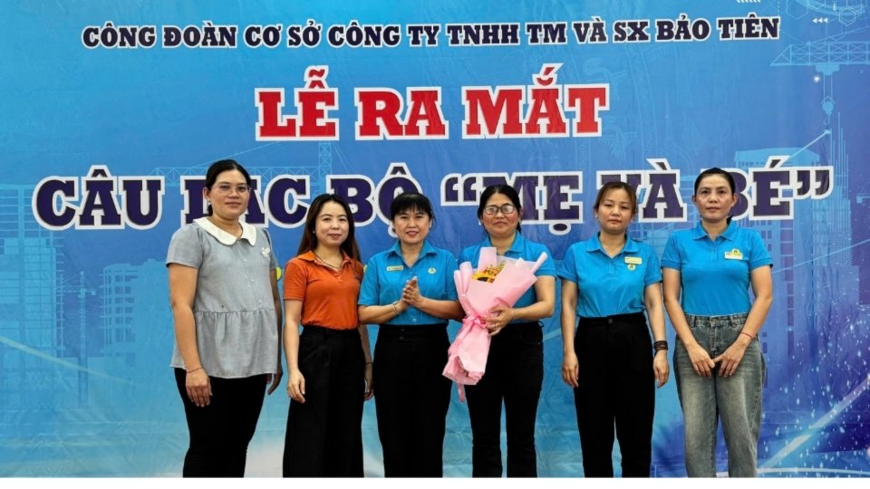 The grassroots trade union of Bao Tien Co., Ltd. launched the model "Where to send all love" and the "Mother and baby" Club. Photo: Vinh Long Provincial Labor Federation