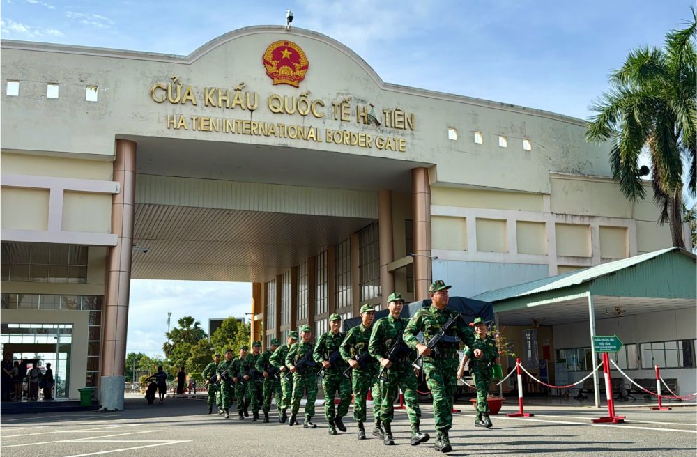Cuộc tuần tra song phương theo đúng kế hoạch 2 bên đã thống nhất. Ảnh: Tiến Vinh