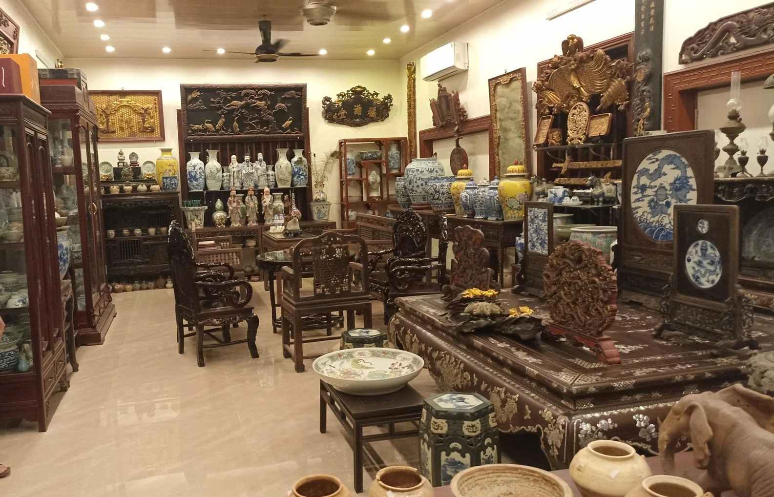 More than 3,000 artifacts are displayed at the Long Giang Museum of Mr. Nguyen Manh Cuong's family. Photo: Nguyen Truong