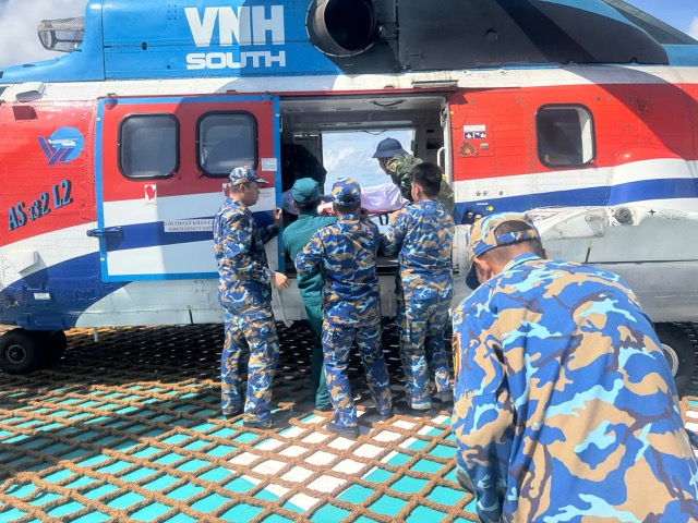 The patient was rescued by helicopter and brought back to the mainland safely. Photo: BVCC