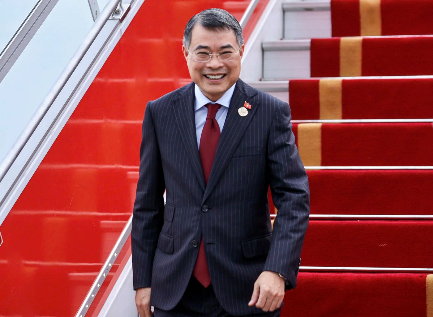 Thủ tướng Lê Minh Hưng về tới Hà Nội sáng ngày 19.6 theo giờ địa phương. Ảnh: Vietjet