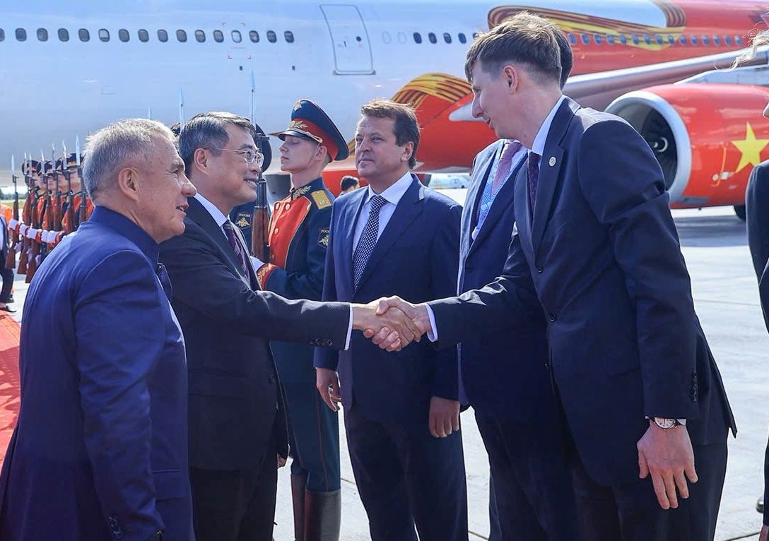 Đoàn lãnh đạo Việt Nam đến Kazan ngày 16.6 và tham dự nhiều hoạt động trong khuôn khổ Hội nghị Cấp cao kỷ niệm 35 năm quan hệ ASEAN - Nga. Ảnh: Vietjet