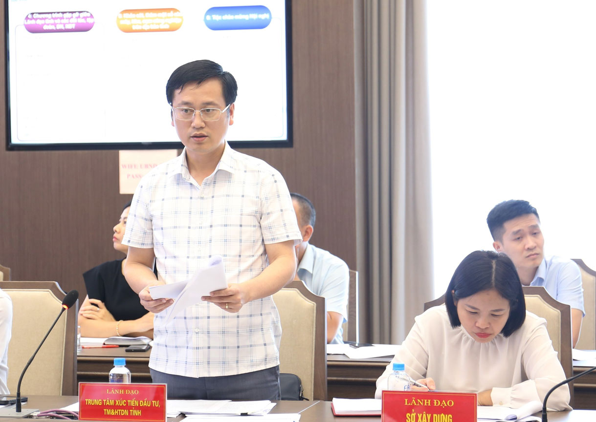 Lãnh đạo Trung tâm Xúc tiến Đầu tư, Thương mại và Du lịch tỉnh Lào Cai phát biểu. Ảnh: Thanh Thủy