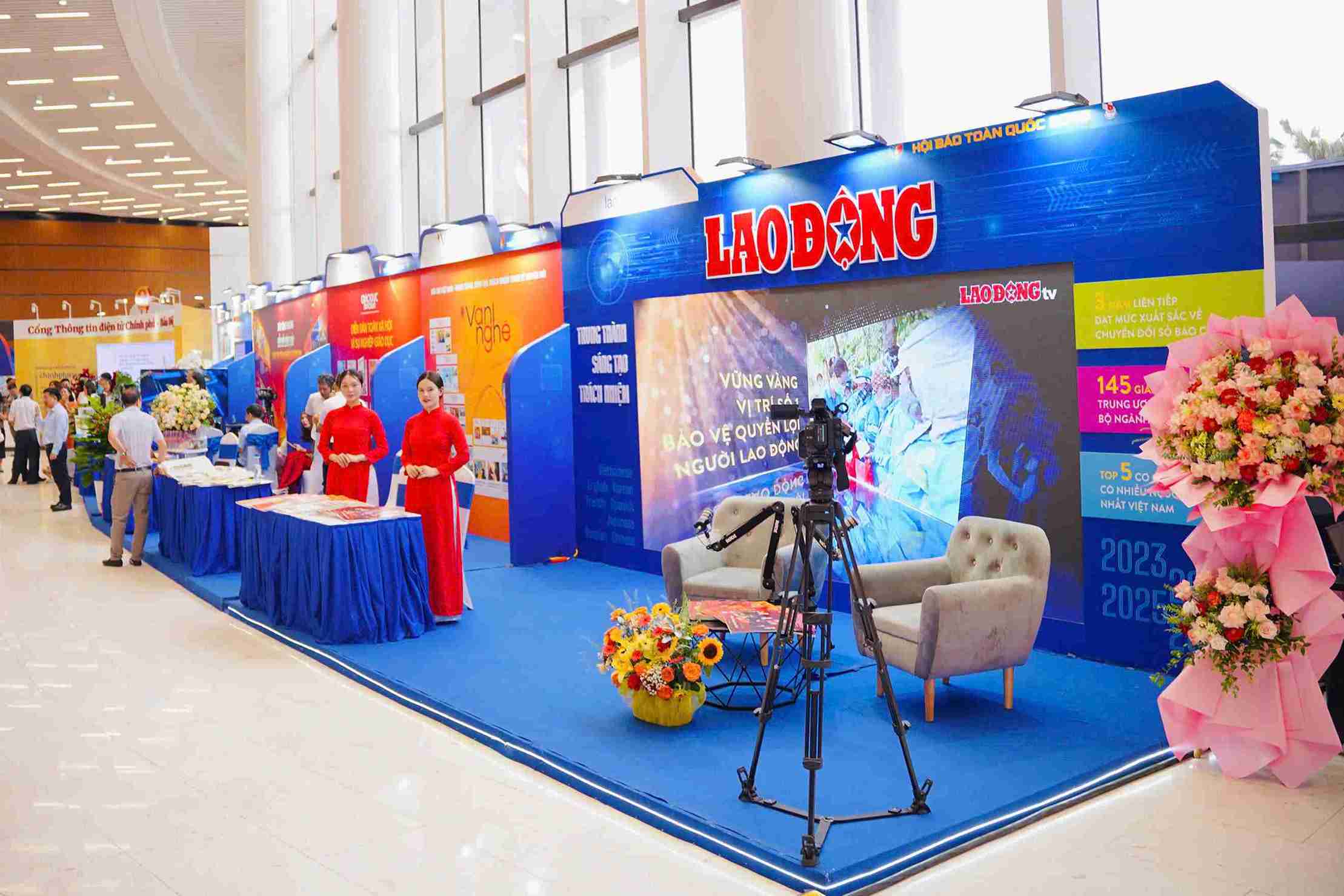 Chiều 19.6, tại Trung tâm Hội nghị - Biểu diễn TP Hải Phòng đã diễn ra lễ khai mạc Hội Báo toàn quốc năm 2026 với chủ đề “Báo chí Việt Nam - trung thành, sáng tạo, trách nhiệm trong kỷ nguyên mới“. Ảnh: Mai Dung