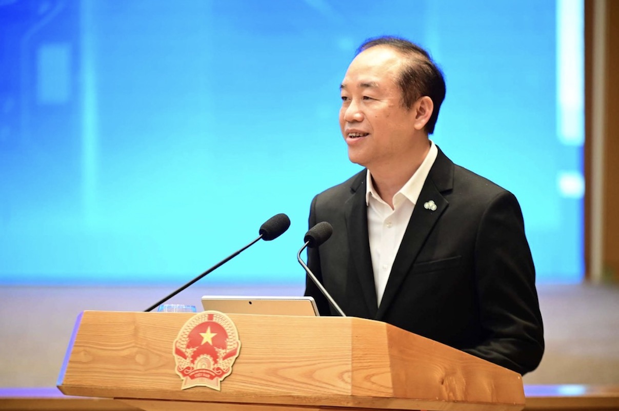 PGS.TS. Nguyễn Thanh Tùng – Phó Chủ tịch EVP Tập đoàn CMC, Hiệu trưởng Trường Đại học CMC hướng dẫn chuyên đề về kỹ thuật đặt câu lệnh và ứng dụng AI