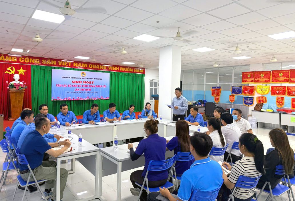 Quang cảnh buổi sinh hoạt định kỳ Cán bộ công đoàn nòng cốt tại Khu công nghiệp Tân Hương. Ảnh: Thanh Nhàn