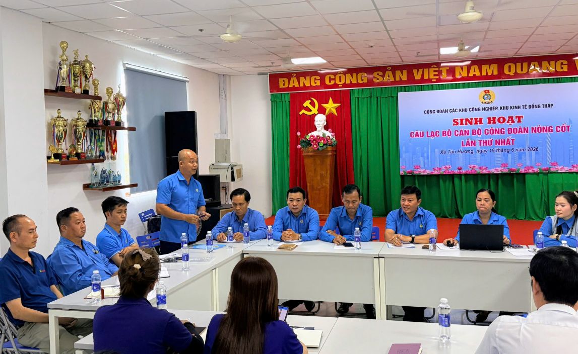Đại biểu đóng góp ý kiến tại buổi sinh hoạt. Ảnh: Thanh Nhàn
