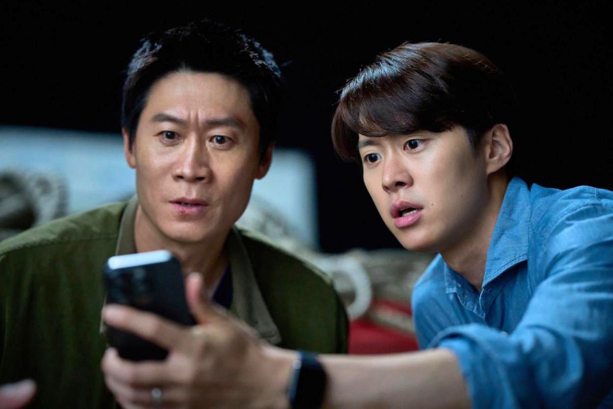 Jin Sun Kyu and Gong Myung star in “Husbands in action”. Photo: Netflix