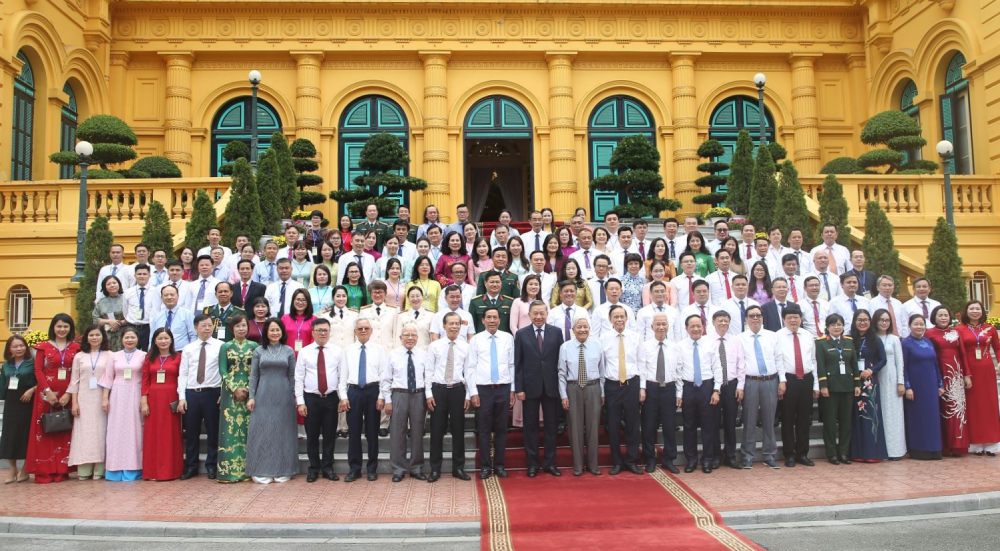 Đồng chí Tổng Bí thư, Chủ tịch nước Tô Lâm gặp mặt 101 nhà báo tiêu biểu hôm 16.6. Ảnh: Hiền Hòa