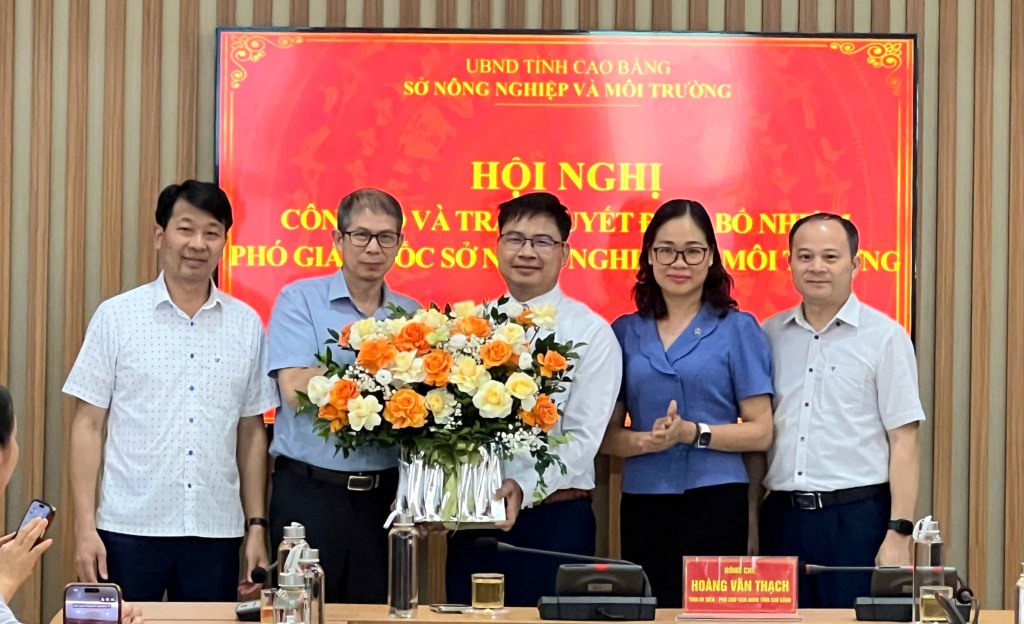 Mr. Nong Minh Tuan was appointed Deputy Director of Cao Bang Department of Agriculture and Environment. Photo: Cao Bang Department of Agriculture and Environment