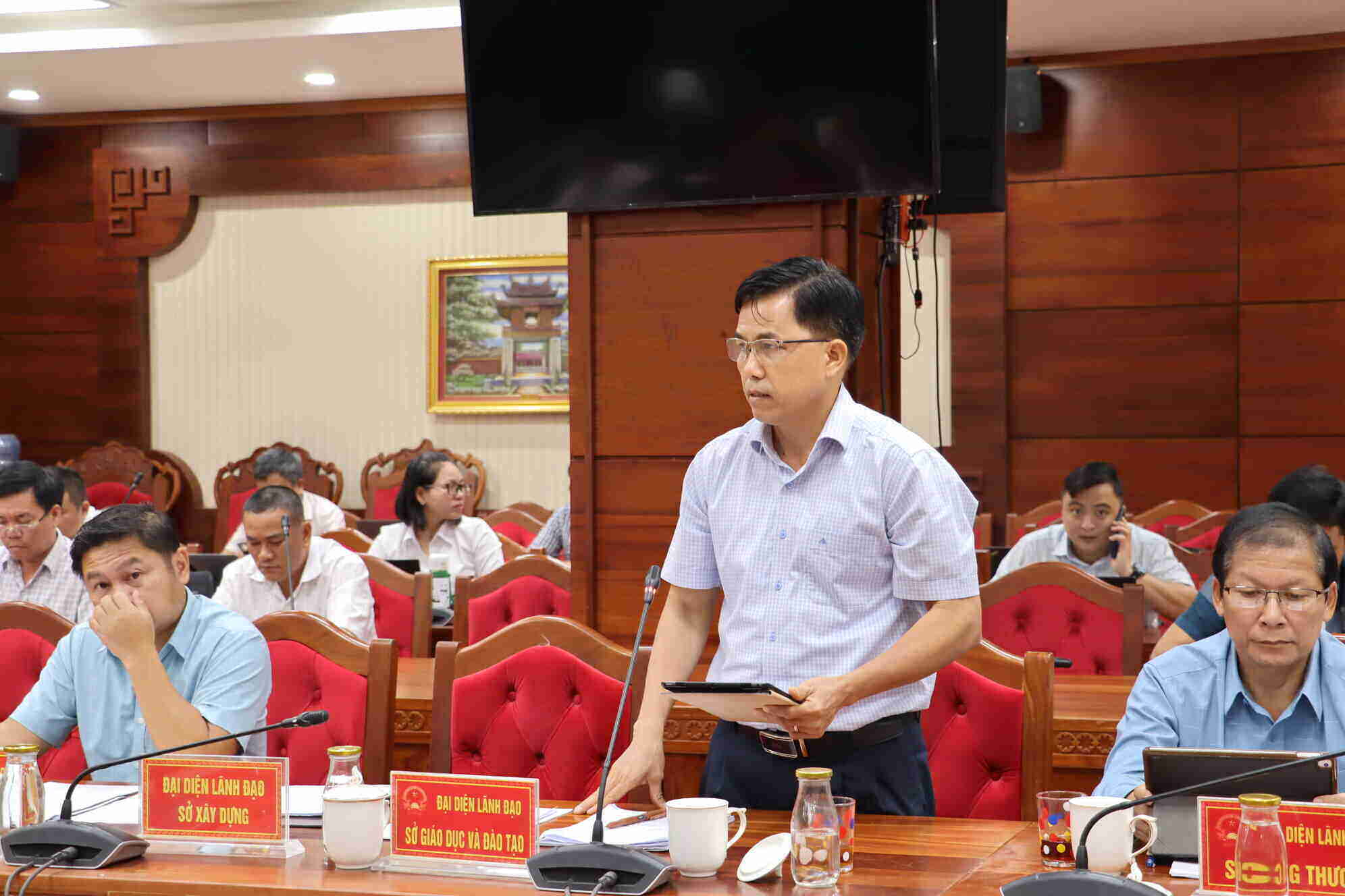 ông Nguyễn Xuân Đá, Phó Giám đốc Sở Giáo dục và Đào tạo tỉnh Đắk Lắk thông tin về vụ việc. Ảnh: Bảo Trung