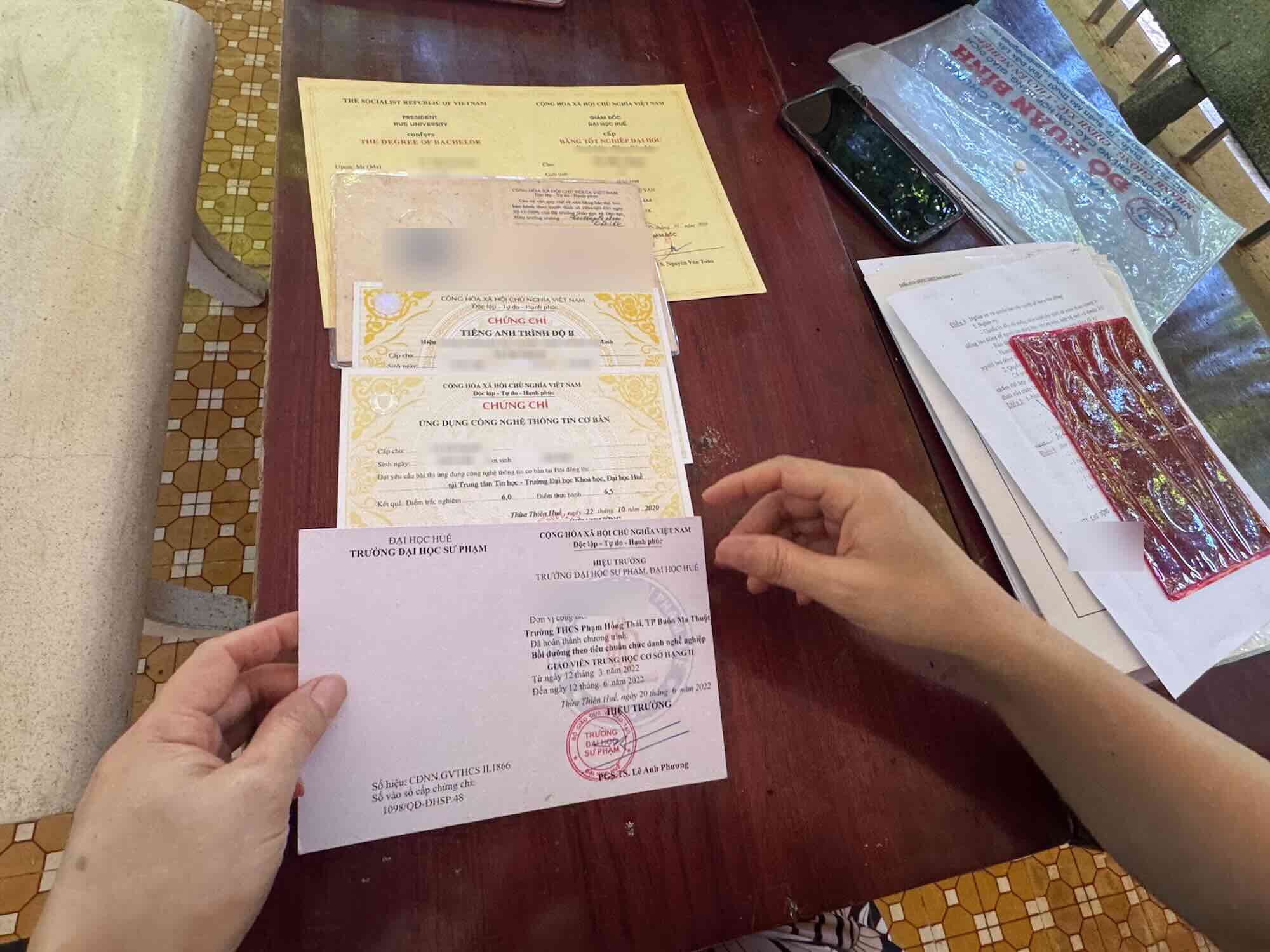 Many teachers in Dak Lak, although qualified, have not yet been promoted to professional titles. Photo: Cong Sang