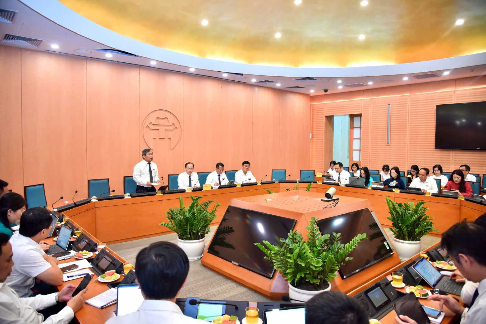 Phiên thảo luận tổ về các dự thảo nghị quyết. Ảnh: Phạm Linh