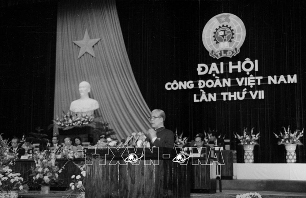 Đồng chí Đỗ Mười - Tổng Bí thư BCH Trung ương Đảng - phát biểu tại Đại hội Công đoàn Việt Nam lần thứ VII. Ảnh: TTXVN