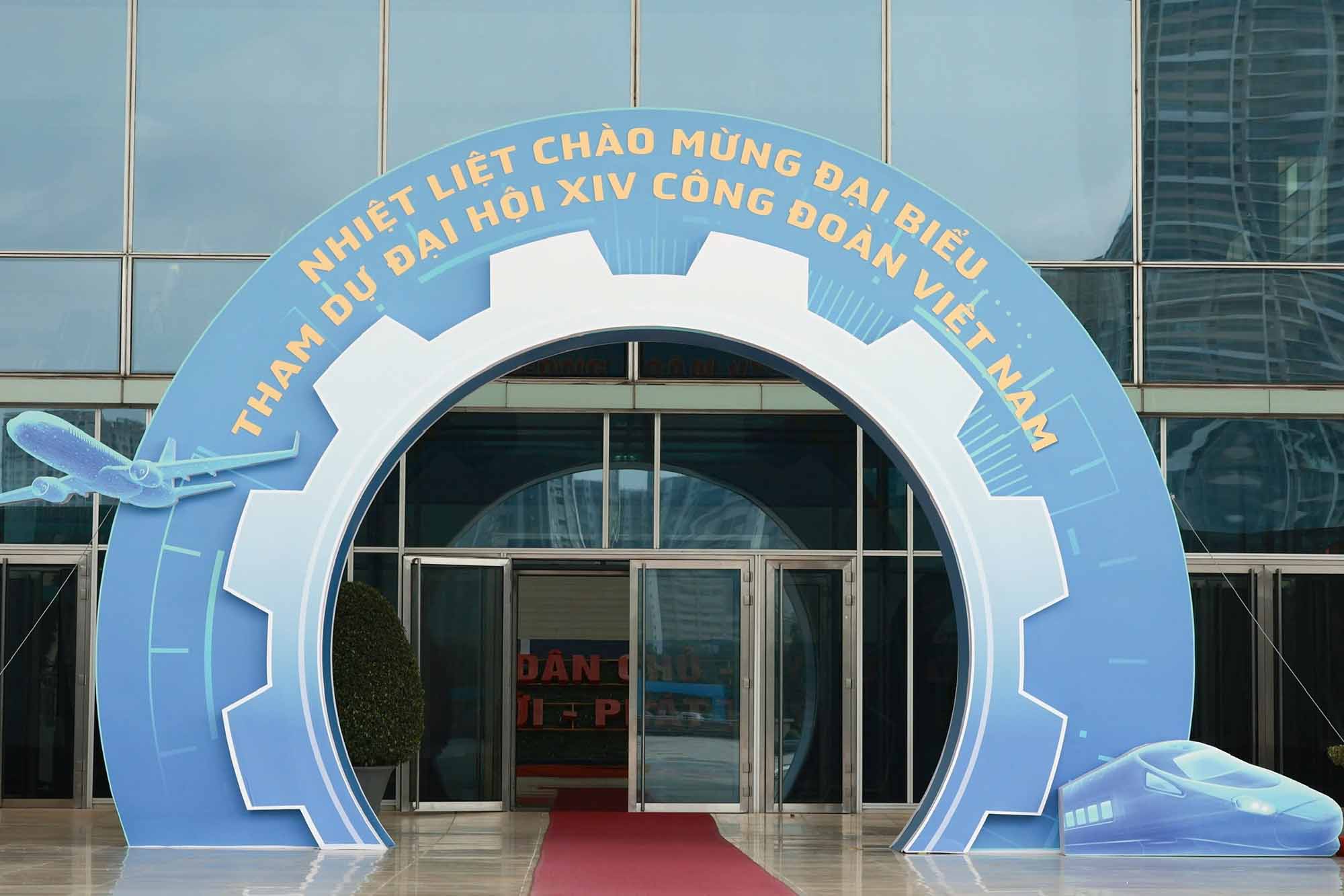 Đại hội diễn ra từ ngày 3-5.6 tại Trung tâm Hội nghị Quốc gia (Hà Nội). Tham dự Đại hội có 780 đại biểu ưu tú, đại diện cho ý chí, nguyện vọng và trí tuệ của gần 10 triệu đoàn viên công đoàn cả nước. Đây là những cán bộ công đoàn, đoàn viên tiêu biểu đại diện cho các ngành nghề, lĩnh vực, địa phương, đơn vị trong cả nước.