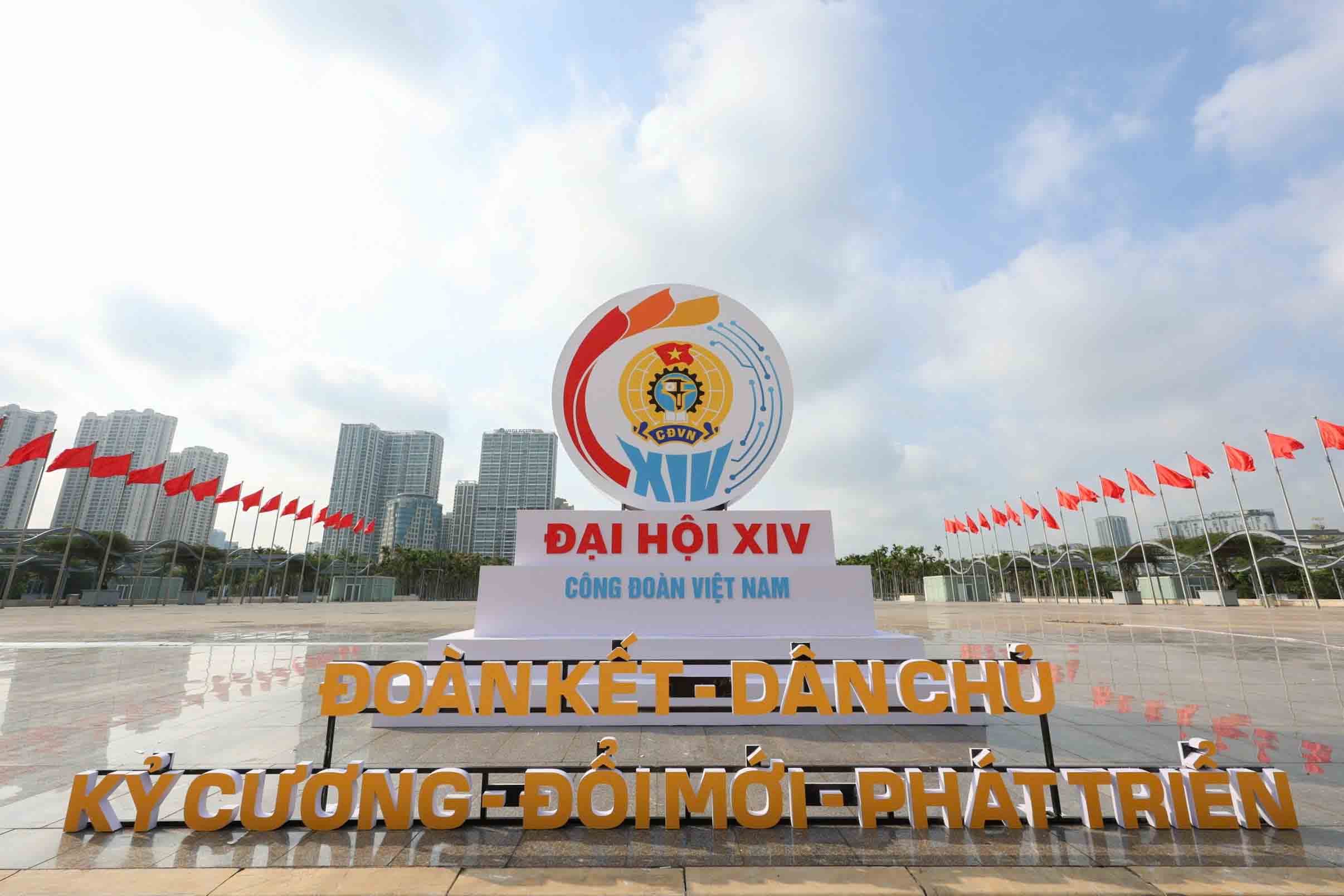 Với phương châm: “Đoàn kết - Dân chủ - Kỷ cương - Đổi mới - Phát triển”, Đại hội có nhiệm vụ tổng kết, đánh giá kết quả thực hiện Nghị quyết Đại hội XIII Công đoàn Việt Nam giai đoạn 2023 - 2026; kiểm điểm hoạt động của Ban Chấp hành Tổng LĐLĐVN khóa XIII; xác định mục tiêu, nhiệm vụ và các khâu đột phá nhiệm kỳ 2026 - 2031; sửa đổi Điều lệ Công đoàn Việt Nam, đồng thời bầu Ban Chấp hành Tổng LĐLĐVN khóa XIV để lãnh đạo hoạt động công đoàn trong nhiệm kỳ mới.