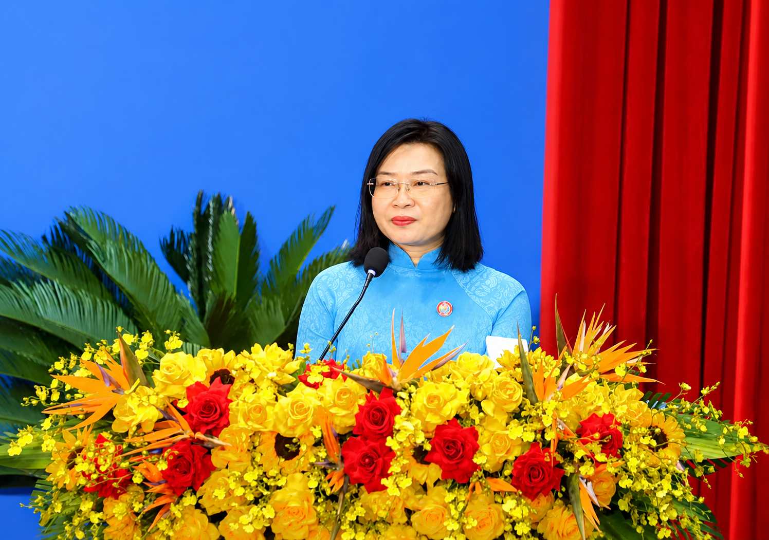 Ms. Phan Thi Thuy Linh - Member of the Presidium of the Vietnam General Confederation of Labour, Chairwoman of the Da Nang City Labor Federation.